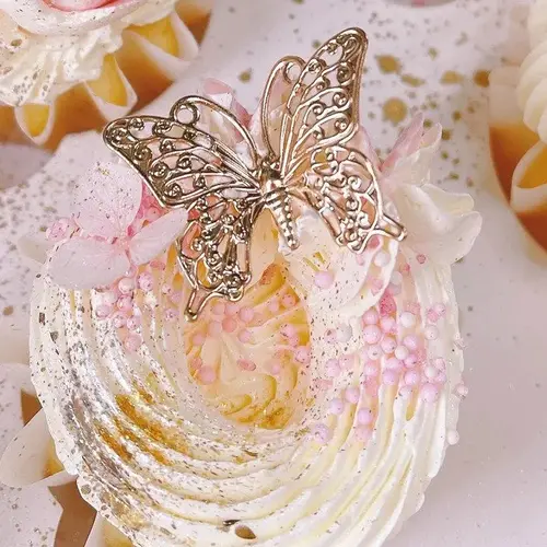 Moreish Cakes Voorgevormde metallic vlinders 35mm breed in diverse kleuren (10 stuks)