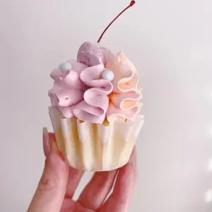 Moreish Cakes Cupcake Förmchen mit Rippen - Weiß (96 Stück)