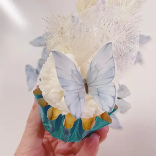 Moreish Cakes Geribbelde baking cups - Baby blauw (96 stuks)