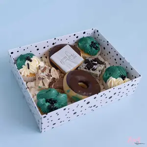 Cupcakedozen.nl Sweet Box weiß mit schwarzen Tupfen (10 Stück)