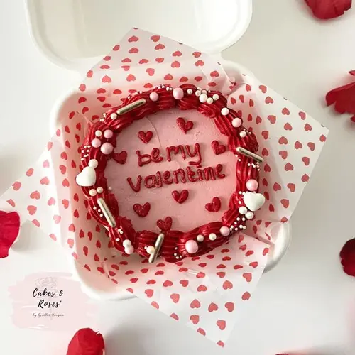 Cupcakedozen.nl Greaseproof paper - red hearts (100 pieces)