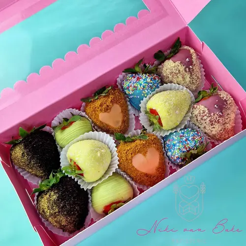 Cupcakedozen.nl Zuurstokroze sweet box - 23 x12,5 x 5 cm + winkelluifel venster (10 stuks)