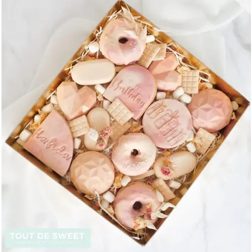 Cupcakedozen.nl Laat je koekjes en andere sweets stralen met onze gouden sweet box! (25 stuks)