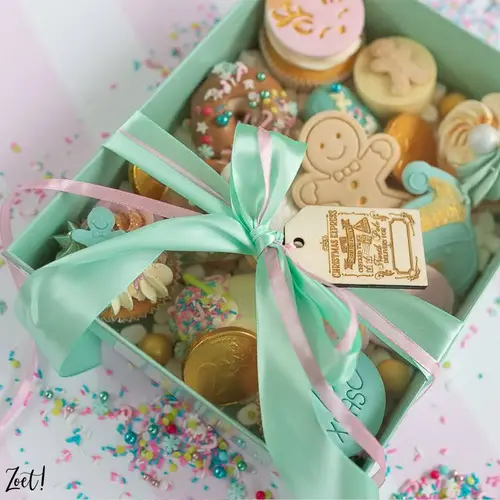 Cupcakedozen.nl Mint sweet box with clear lid - 25 x 20 x 7 cm