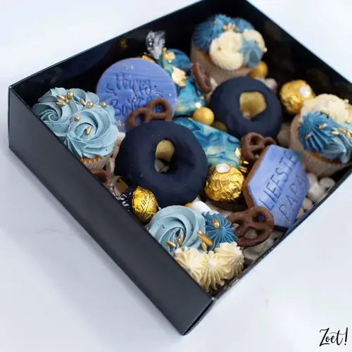 Cupcakedozen.nl Zwarte sweet box met transparant deksel