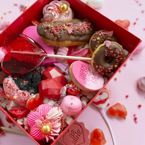 Cupcakedozen.nl Rode sweetsbox met transparant deksel (25 st.)