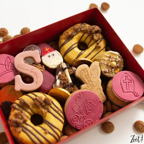 Cupcakedozen.nl Rode sweet box met transparant deksel - 25 x 20 x 7 cm (25 stuks)