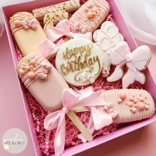 Cupcakedozen.nl Candy pink sweet box with clear lid - 25 x 20 x 7 cm