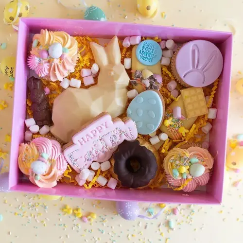 Cupcakedozen.nl Zuurstokroze sweet box met transparant deksel - 25 x 20 x 7 cm