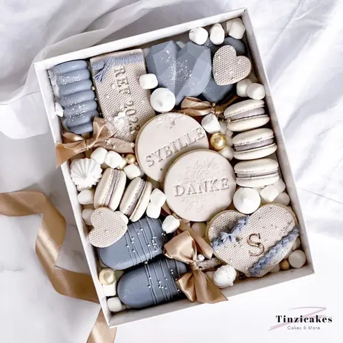 Cupcakedozen.nl Witte sweet box met transparant deksel - 25 x 20 x 7 cm (10 stuks)