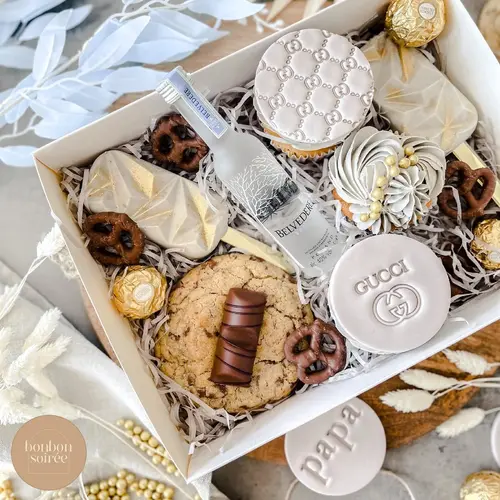 Cupcakedozen.nl White sweet box with clear lid - 25 x 20 x 7 cm (10 pieces)