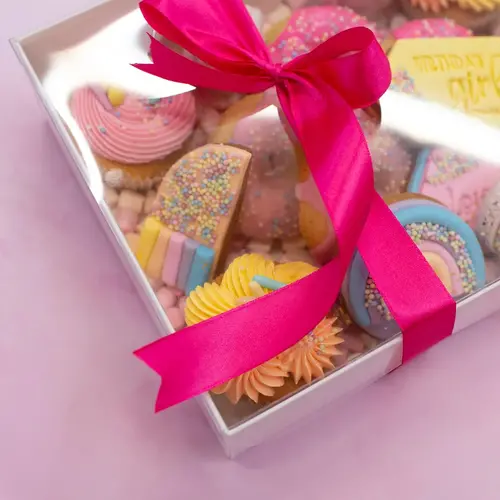 Display your creations in sweet boxes with transparent lids