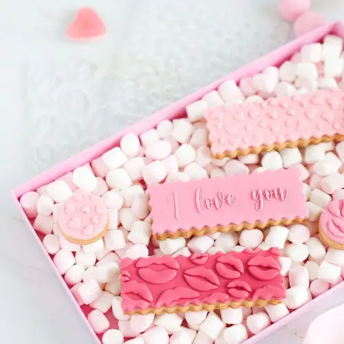 Let your cookies sparkle and shine in one of our unique cookie boxes!