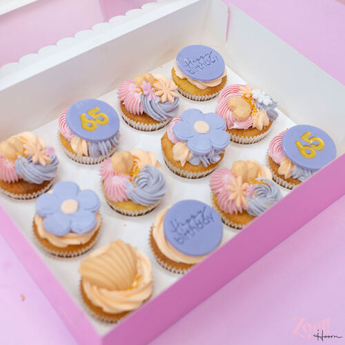 Cupcakedozen.nl Zuurstokroze doos voor 12 cupcakes + winkelluifel venster (10 stuks)