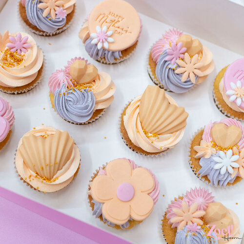Cupcakedozen.nl Zuurstokroze doos voor 12 cupcakes + winkelluifel venster (10 stuks)