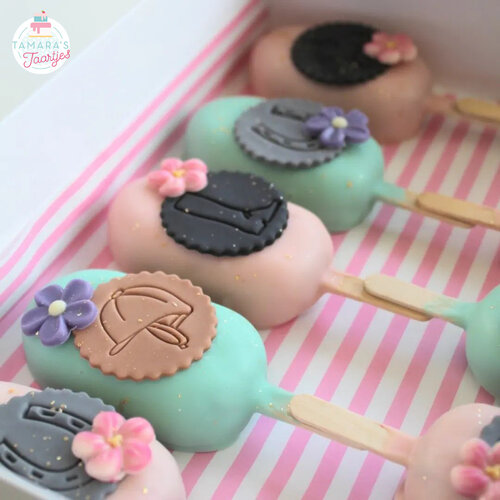 Cupcakedozen.nl Groot formaat vetvrij papier - roze strepen  (100 st)