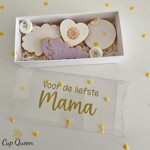 A beautiful gold "Voor de liefste mama" sticker for on the clear lid of your sweet boxes