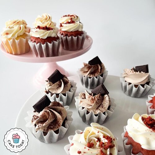 Moreish Cakes Cupcake Förmchen mit Rippen - Weiß (96 Stück)