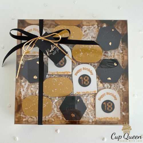 Cupcakedozen.nl Sweet box gold - 26x24,5x4,5 (25 pcs) Cupcakedozen.nl Sweet box gold - 26x24,5x4,5 (25 pcs)
