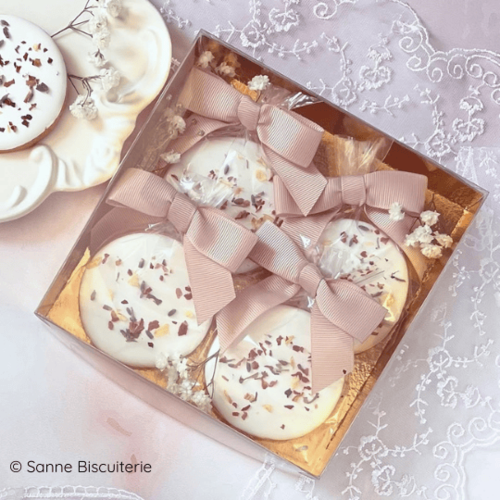 Cupcakedozen.nl Sweet box goud - 15x15x3 (25 st) Cupcakedozen.nl Sweet box goud - 15x15x3 (25 st)