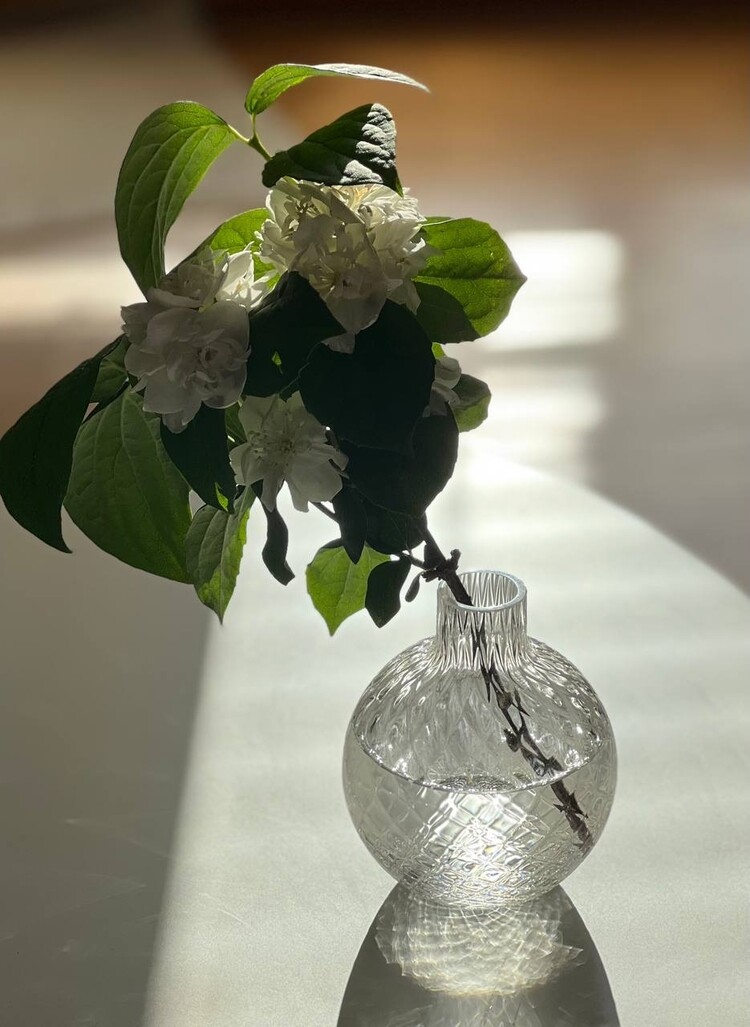 Skloglass Handgemaakt kristallen Dahlia vaasje 100mm - Kristal