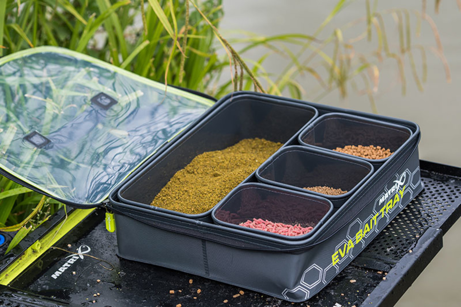 Eva Bait Tray Includes 4 Bait Tubs Reniers Fishing