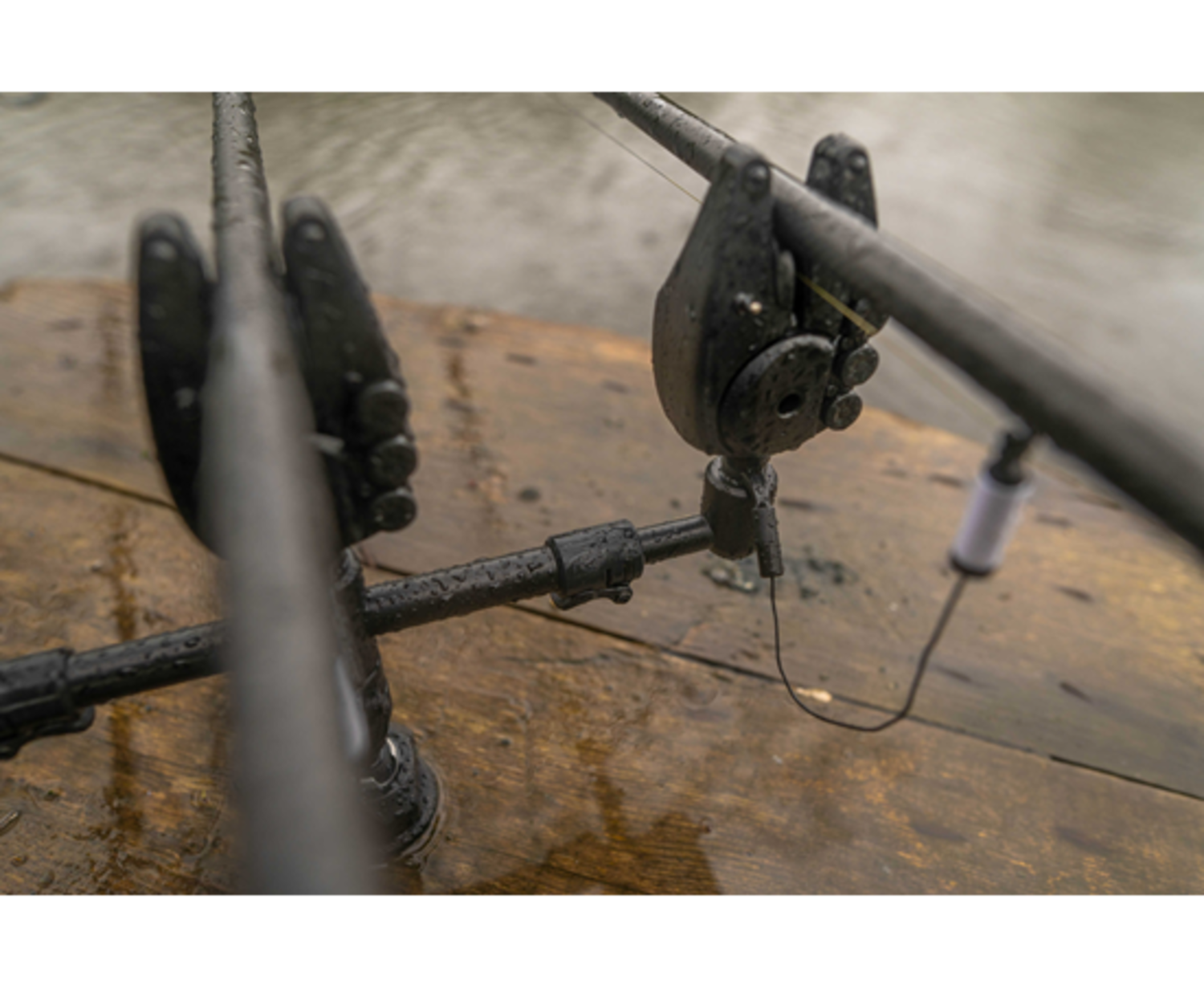 AVID CARP Lok Down Snag Ears | Carpe Atomic - Spécialiste de la pêche à