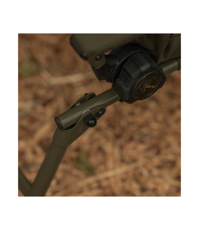 Avid Carp Chaise Benchmark LevelTech Recliner