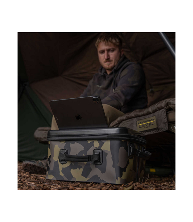 Avid Carp Stormshield Pro Tech Pack – Sac Tech de Protection avec Ports USB, Support Tablette et Séparateurs Ajustables