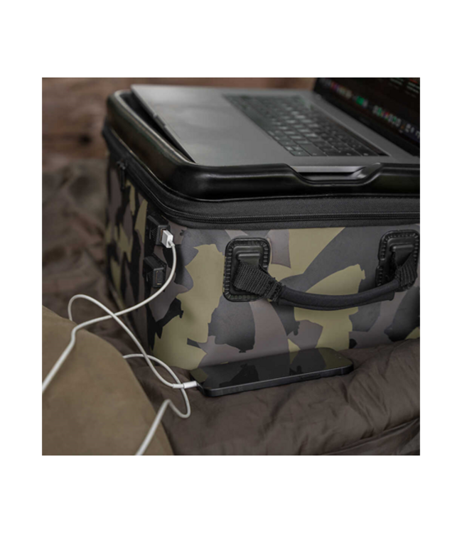 Avid Carp Stormshield Pro Tech Pack – Schützende Tech-Tasche mit USB Charging Ports, Tablet-Ständer und verstellbaren Trennwänden