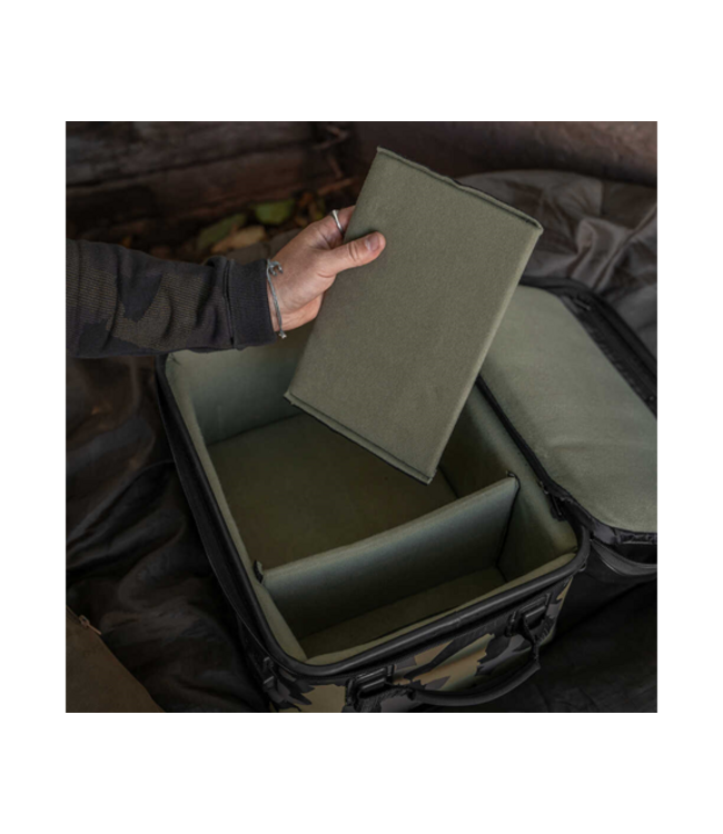 Avid Carp Stormshield Pro Tech Pack – Beschermende Tech Luggage met USB Charging Ports, Tabletstandaard en Verstelbare Dividers