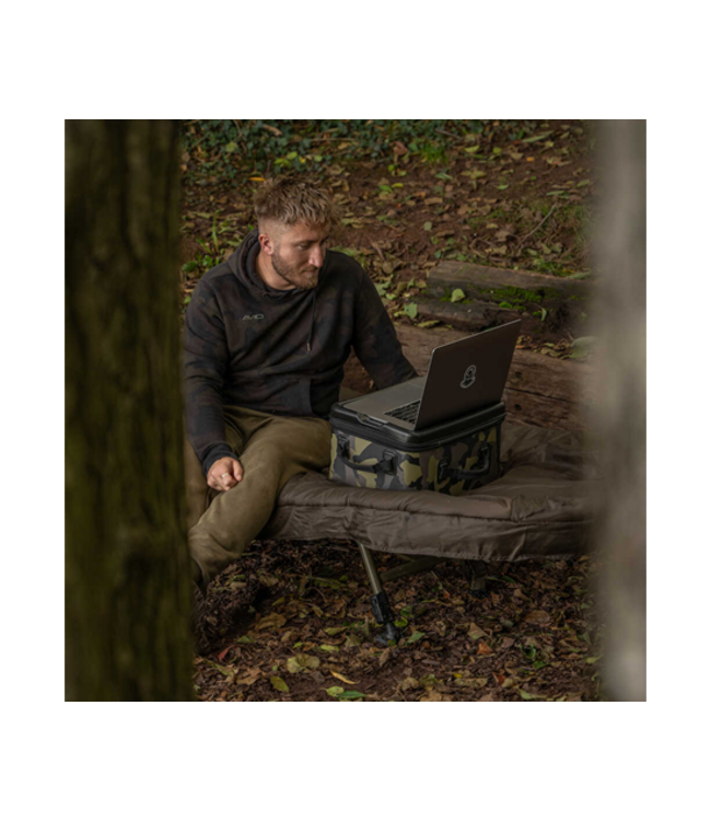 Avid Carp Stormshield Pro Tech Pack – Sac Tech de Protection avec Ports USB, Support Tablette et Séparateurs Ajustables