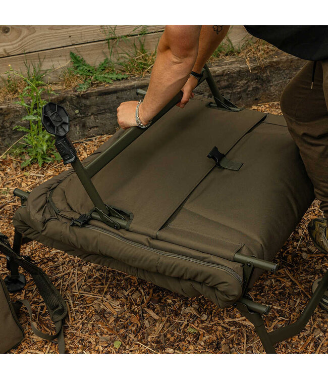 Avid Carp Revolve X System Xlarge – Geräumiges Karpfen-Sleep-System mit 8 Rocksteady Beinen, Foam-Matratze und Dual Layer Duvet
