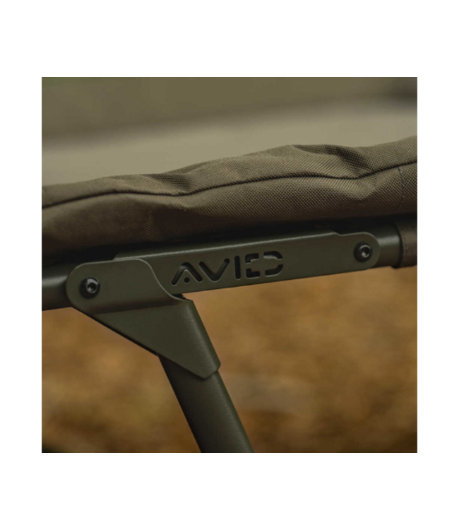 Avid Carp Revolve X Bed XLarge – Geräumige Karpfenliege mit Flat Frame, Foam-Matratze, 8 Rocksteady Beinen und kompaktem Klappsystem