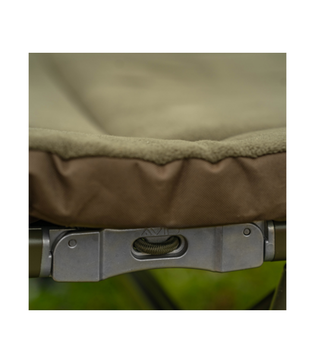 Avid Carp Benchmark Ultra X Bed – Premium X-Size Karper Bedchair met Memory Foam Matras, TLS-Lendensteun en 8 LevelTech Poten