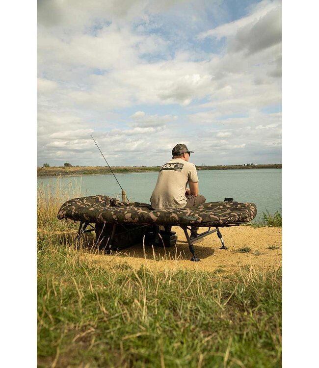 Fox Camolite Sleep System Standard – Bedchair Carpe avec Sac de Couchage 4 Saisons Amovible, Doublure Fleece et Finition Camo
