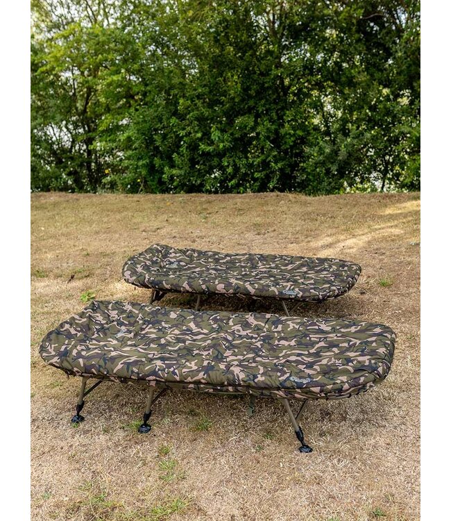 Fox Camolite Sleep System Standard – Bedchair Carpe avec Sac de Couchage 4 Saisons Amovible, Doublure Fleece et Finition Camo