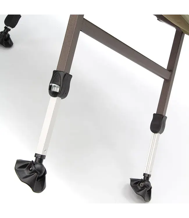 NGT XPR Chair Visstoel Met Armleuningen Verstelbare Poten Mud Feet En Hengelband