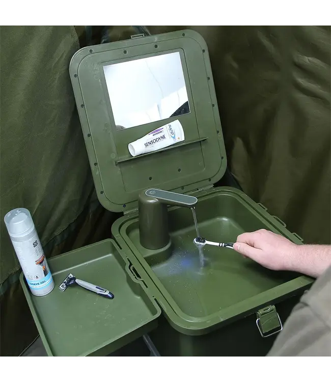 NGT Bivvy Sink – Station lavage outdoor avec miroir + 2x 5 L bidons