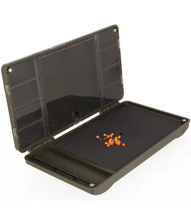 NGT XPR PLUS Box – Magnetische tacklebox met rig board + 22 cm meetlat (26x14.5x4 cm)