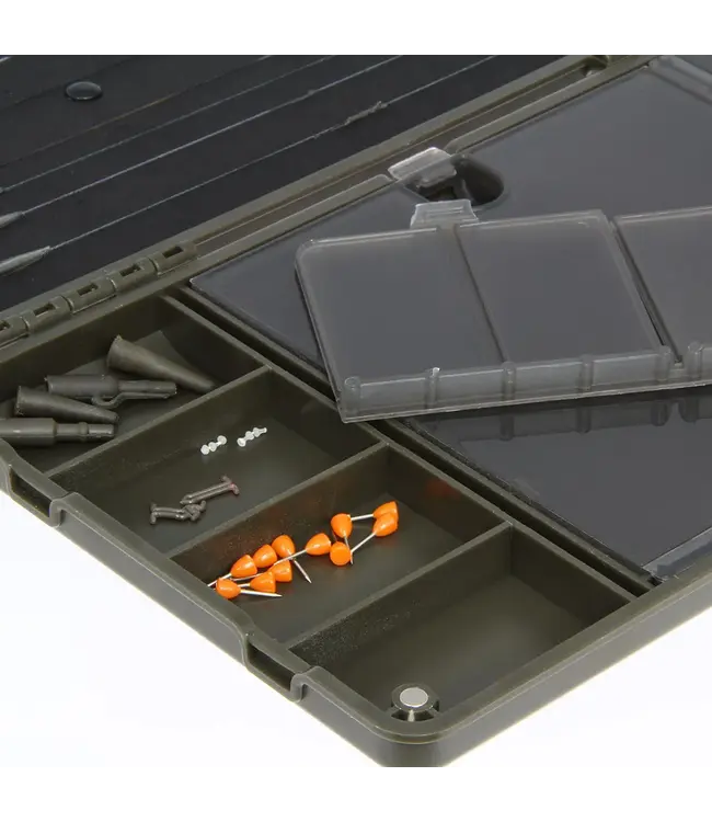 NGT XPR PLUS Box – Magnetische tacklebox met rig board + 22 cm meetlat (26x14.5x4 cm)