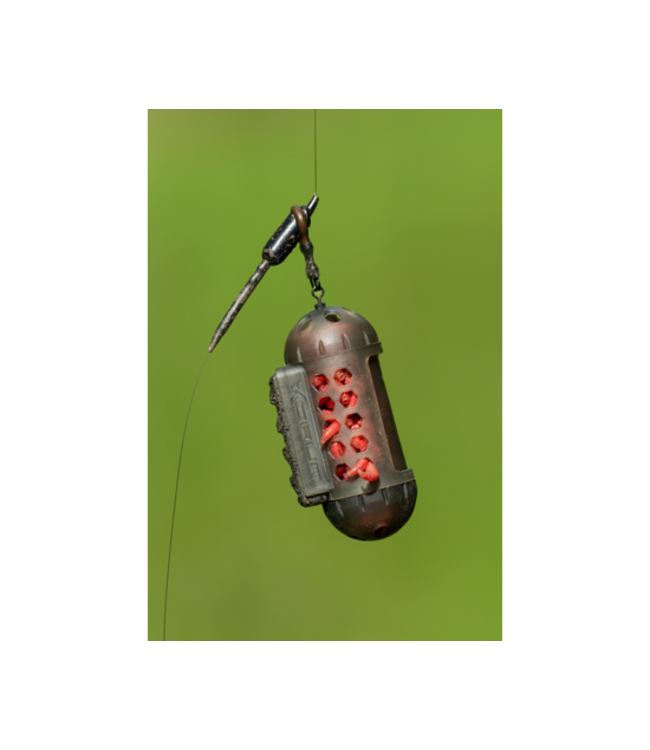 Korum Widow Maggot Feeder (1 pc) – Block end feeder met window functie