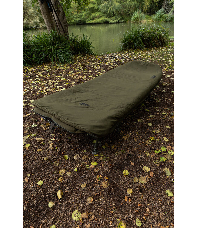 Fox EOS Sleep System Standard – Karper Bedchair met Fleece Matras, 3-Season Cover en 6 Verstelbare Poten