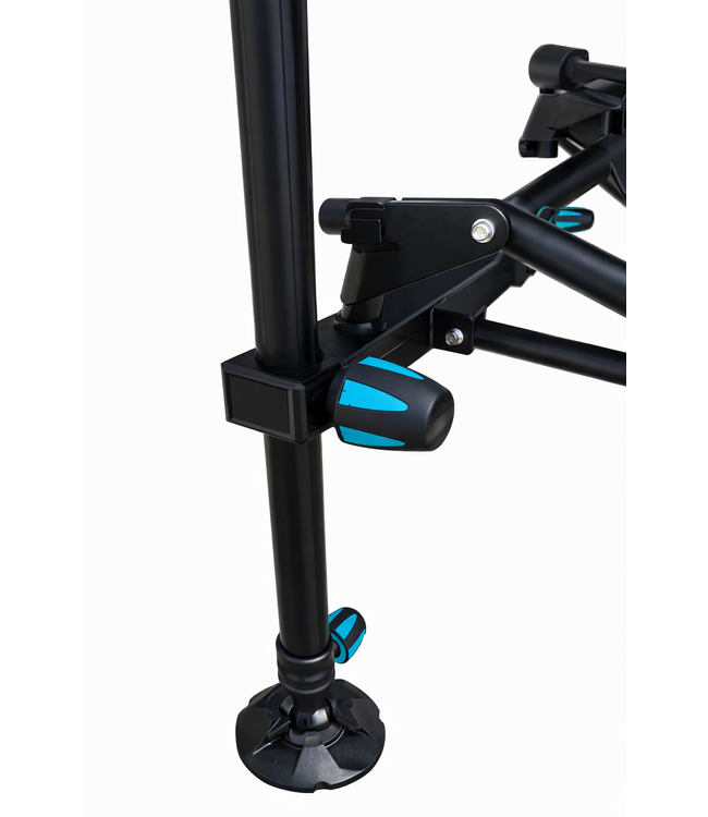 Malevé D30 model met 2 telescopische poten. Premium feederstoel met verstelbare rug, zachte ergonomische matras en grote moddervoeten voor topcomfort.