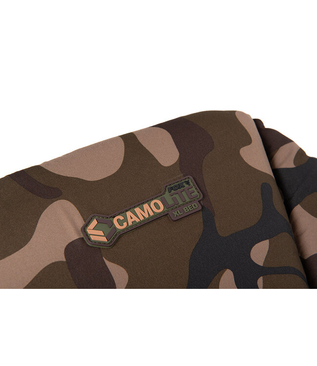 Fox Camolite Bed Compact, Standard oder XL – Bedchair mit Fleece Matratze, Extra Kopfkissen und 6 Verstellbaren Beinen