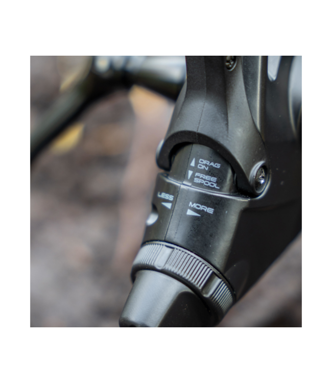 Avid Carp Revolve FS Reel 8000FS oder 12000FS – Freilaufrolle mit Slow Oscillation, Schneller Frontbremse, Heckfreilauf und 5+1 Edelstahlkugellagern