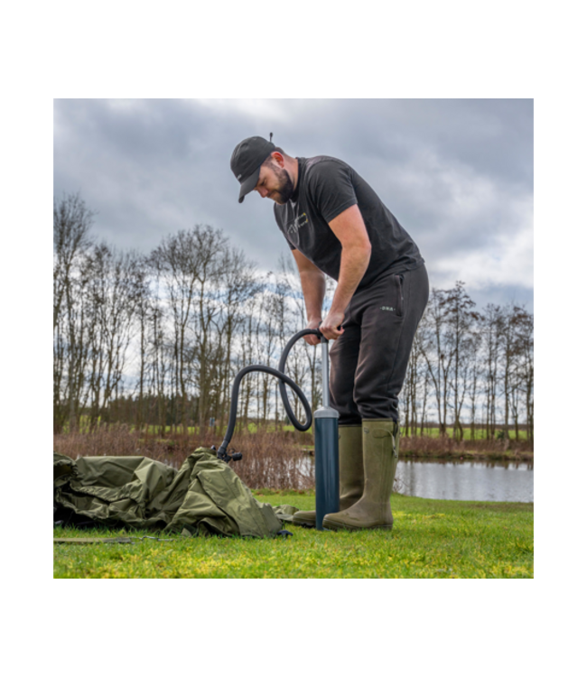 Avid Carp InflataHouse Compact – Opblaasbare Shelter met Tunnel Porch, Vapour Shield, 10.000mm Waterkolom en Snelle 1-Persoons Opbouw