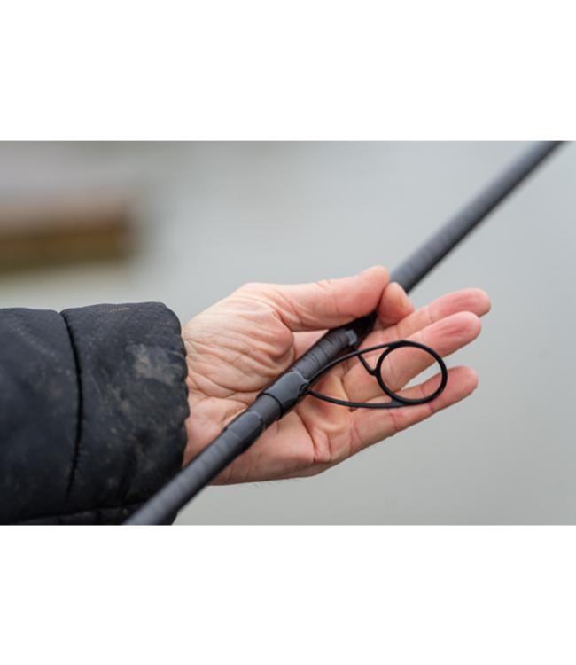 Preston Monster XTR Pro 3-teilig 3.60m 175g, 3.80m 175g, 4.00m 200g oder 4.20m 225g – Hochwertige Distanzrute mit X-Wrap Carbon Blank, Fuji Rollenhalter und American Guides