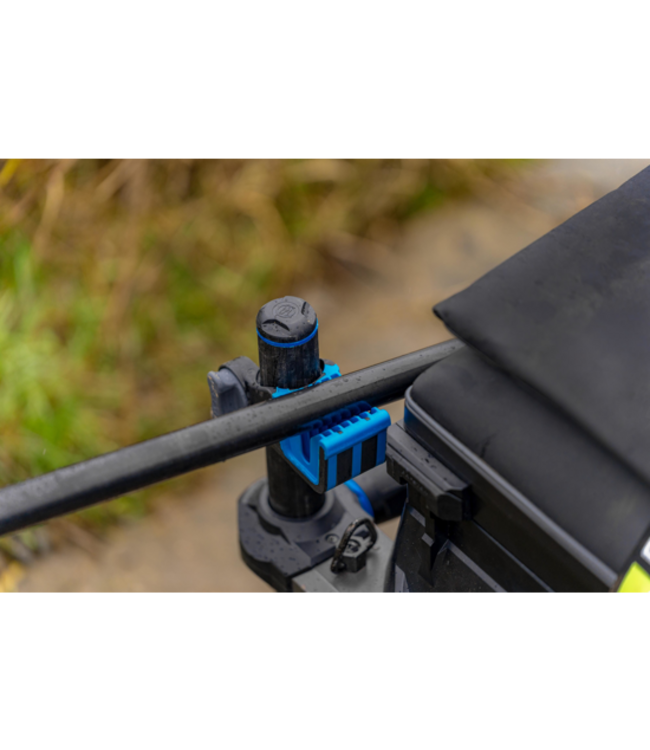 Preston Offbox Landing Net Holders – Système en 2 Parties pour Maintenir en Sécurité le Manche de ton Épuisette sur Station ou Chaise