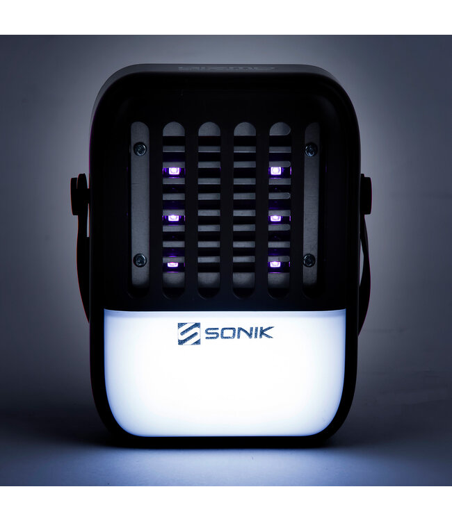 Sonik Gizmo Bug Zapper and Bivvy Light – Zapper Anti-Insectes et Lampe Bivvy 2-en-1 avec USB-C, Panneau Solaire, Mode Beacon et Boucle de Suspension